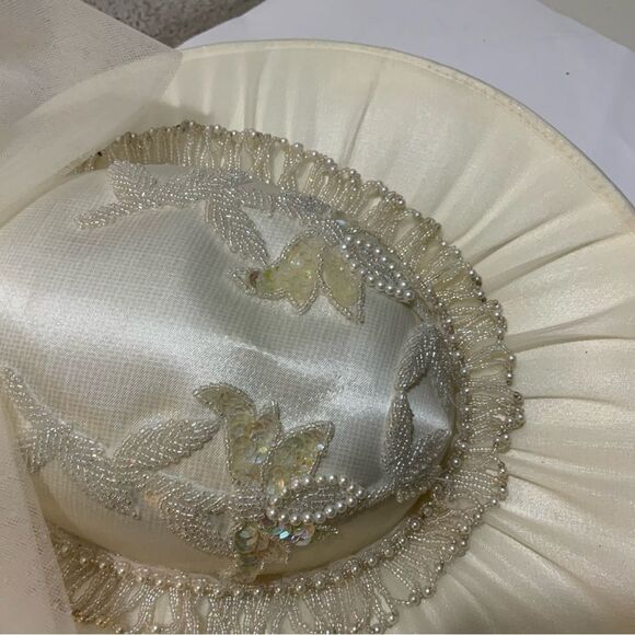 Vintage white beaded bridal hat with attachment tulle veil - Picture 9 of 10